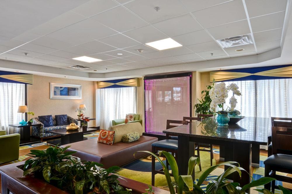 Holiday Inn Express Boston By Ihg Exterior photo