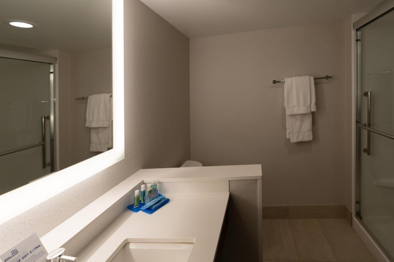 Holiday Inn Express Boston By Ihg Exterior photo