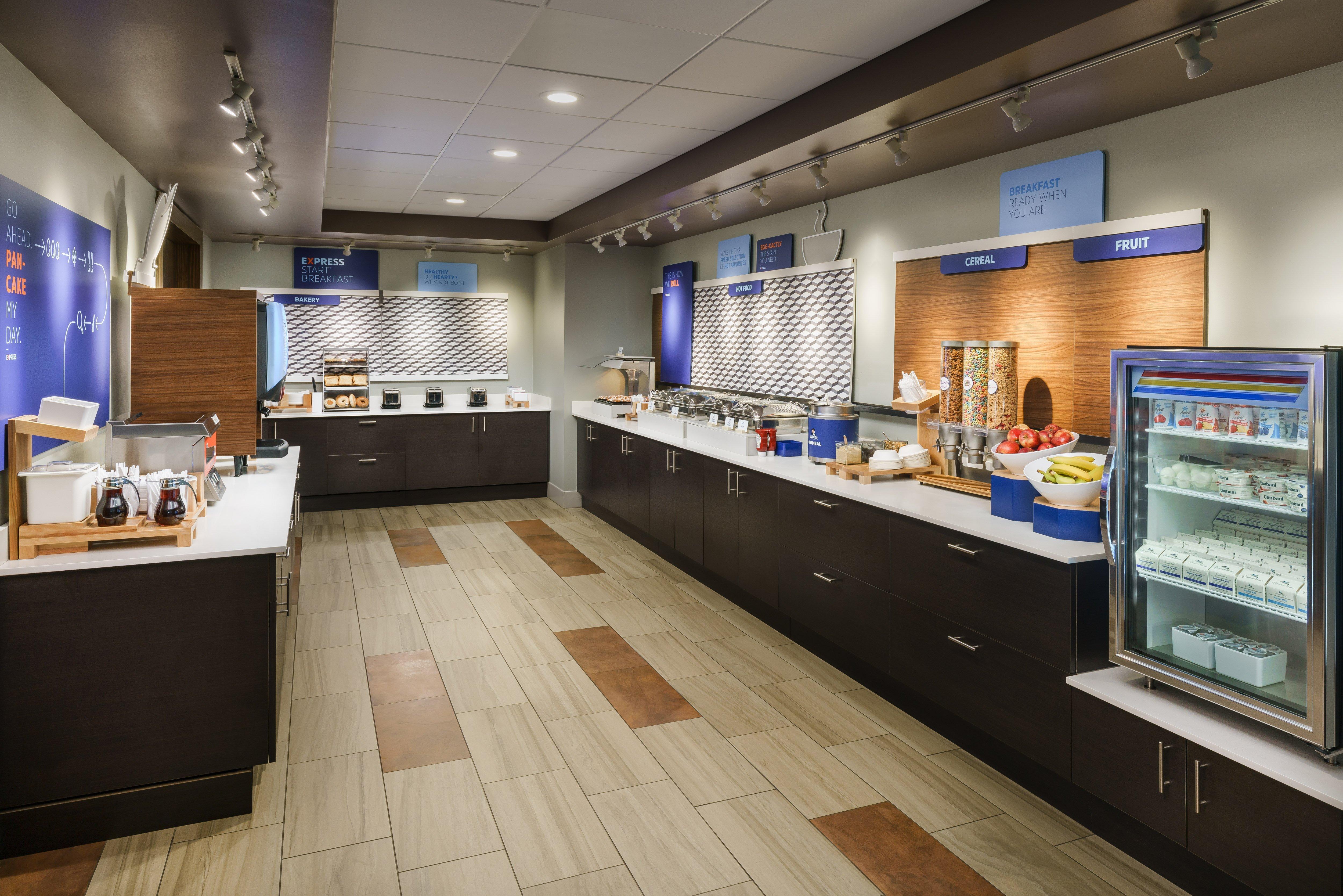 Holiday Inn Express Boston By Ihg Exterior photo