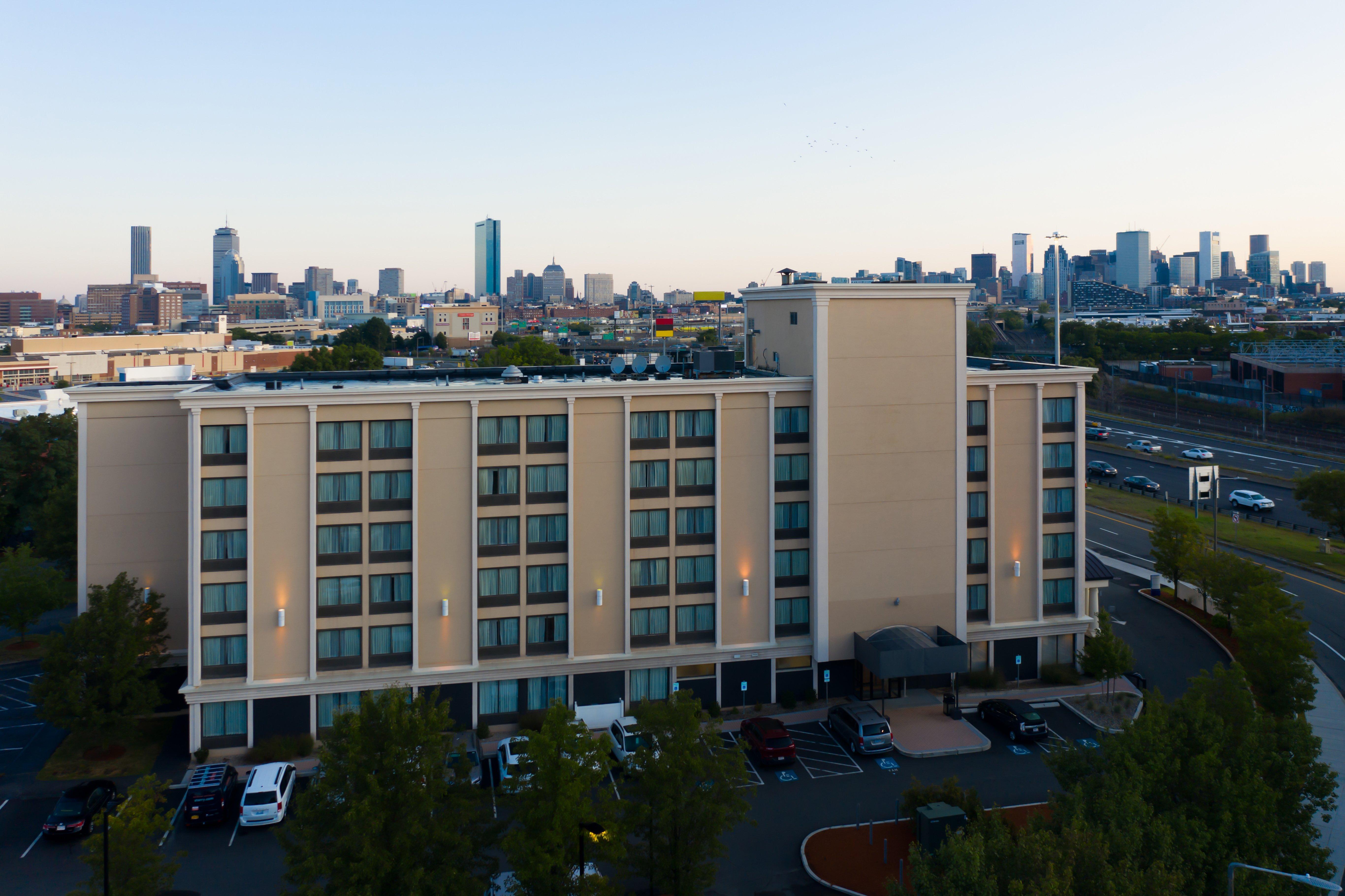 Holiday Inn Express Boston By Ihg Exterior photo