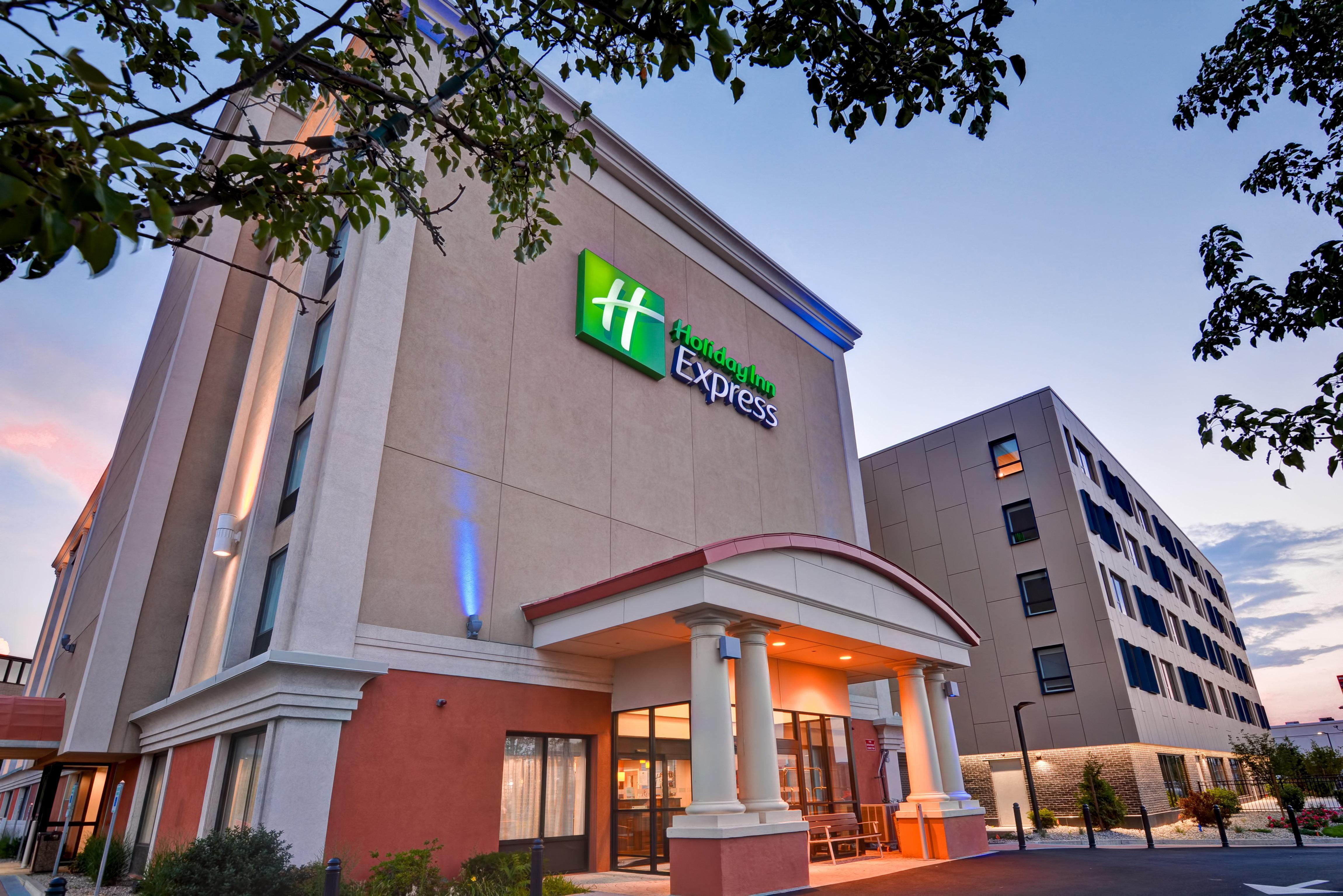 Holiday Inn Express Boston By Ihg Exterior photo