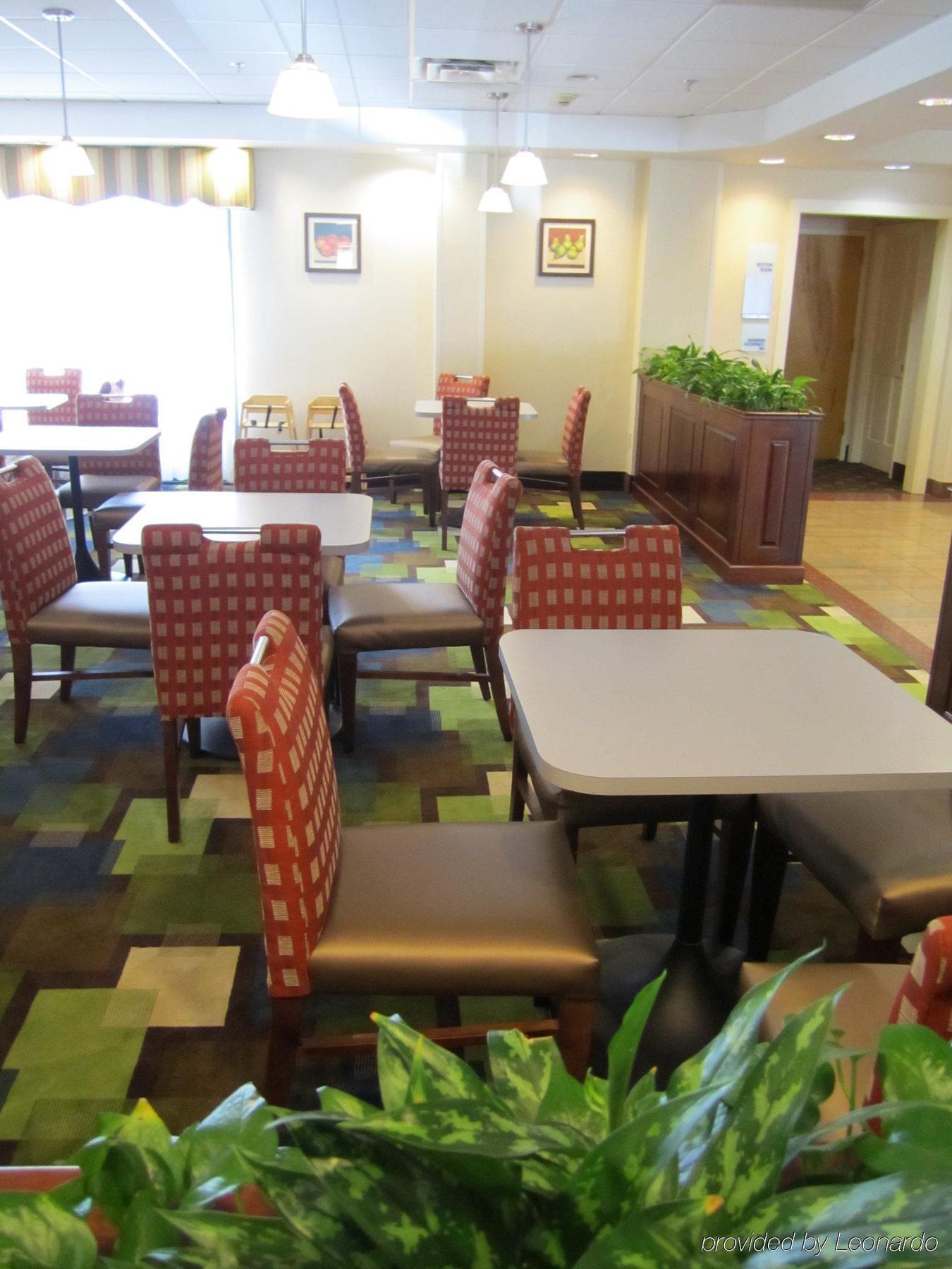 Holiday Inn Express Boston By Ihg Restaurant photo