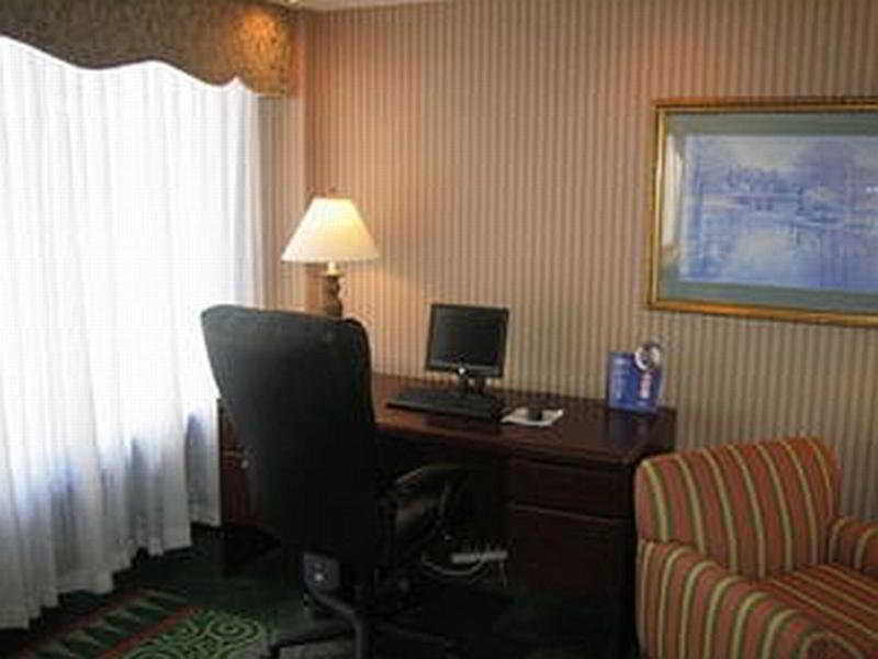 Holiday Inn Express Boston By Ihg Exterior photo