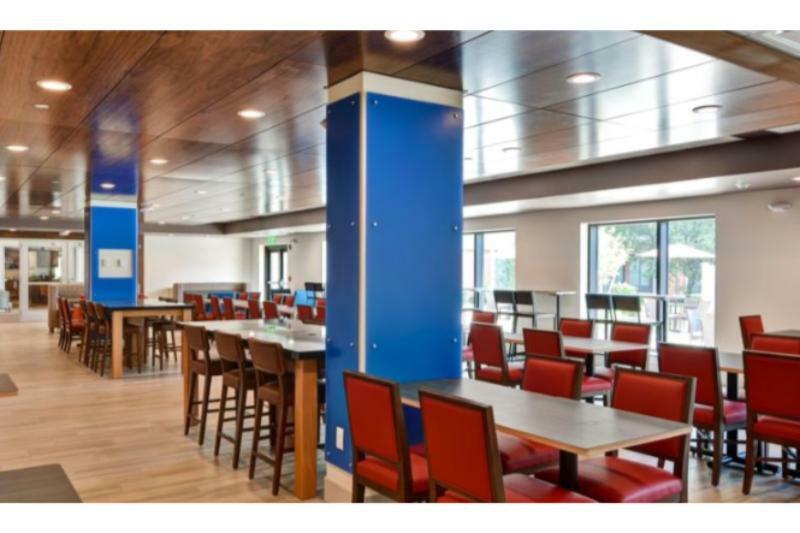 Holiday Inn Express Boston By Ihg Exterior photo